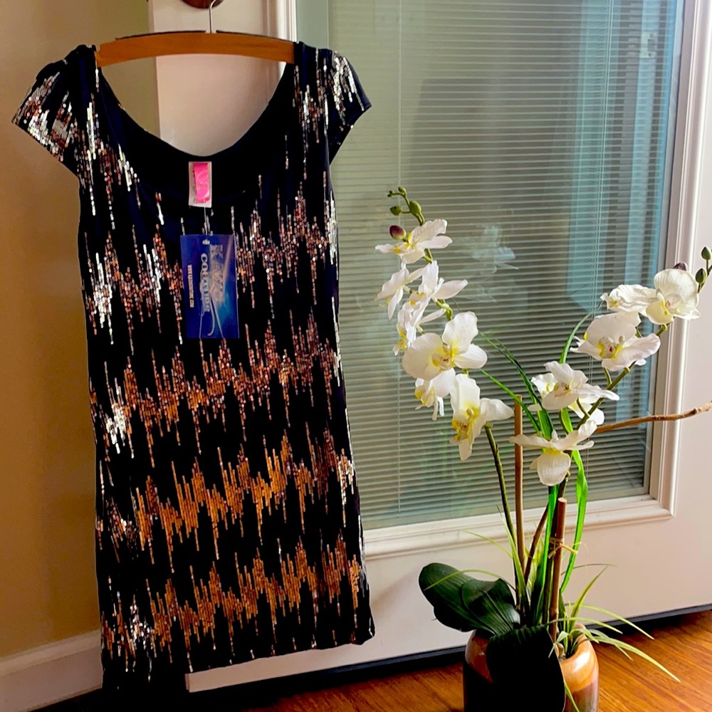 Tight mini dress, off the shoulders